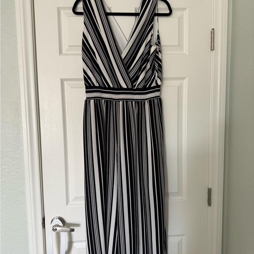 Elegant Black and White Striped jumpsuit